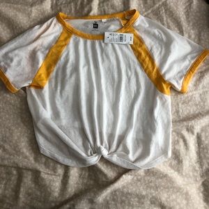 White and yellow tee